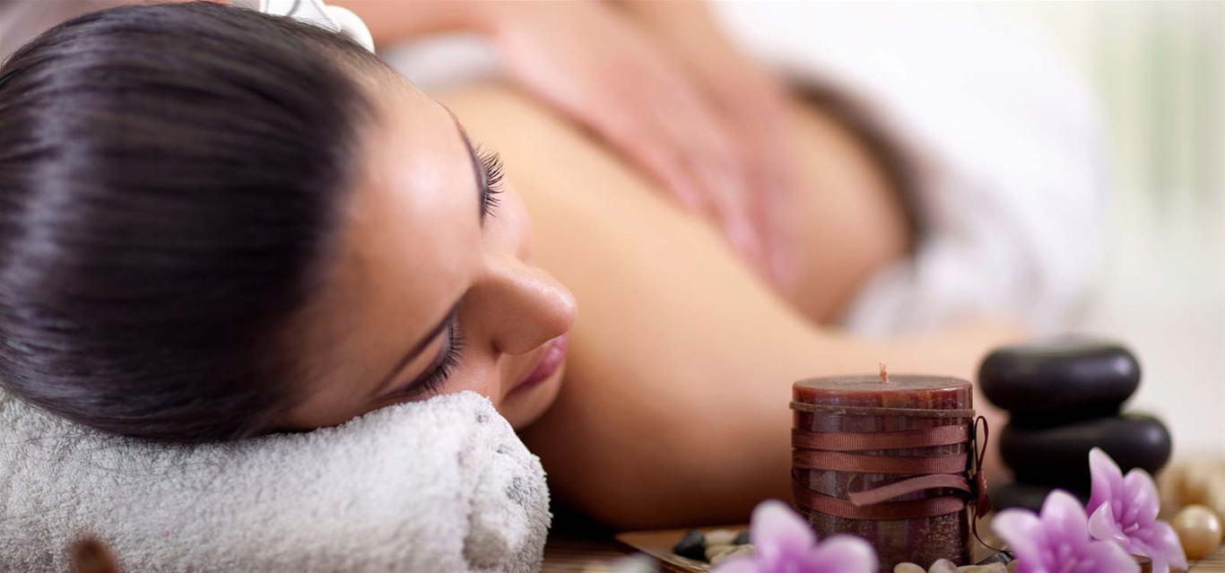Massage toàn thân bằng tinh dầu