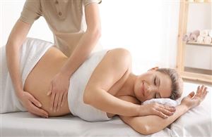 Mẹ bầu có nên massage trong khoảng thời gian thai kì